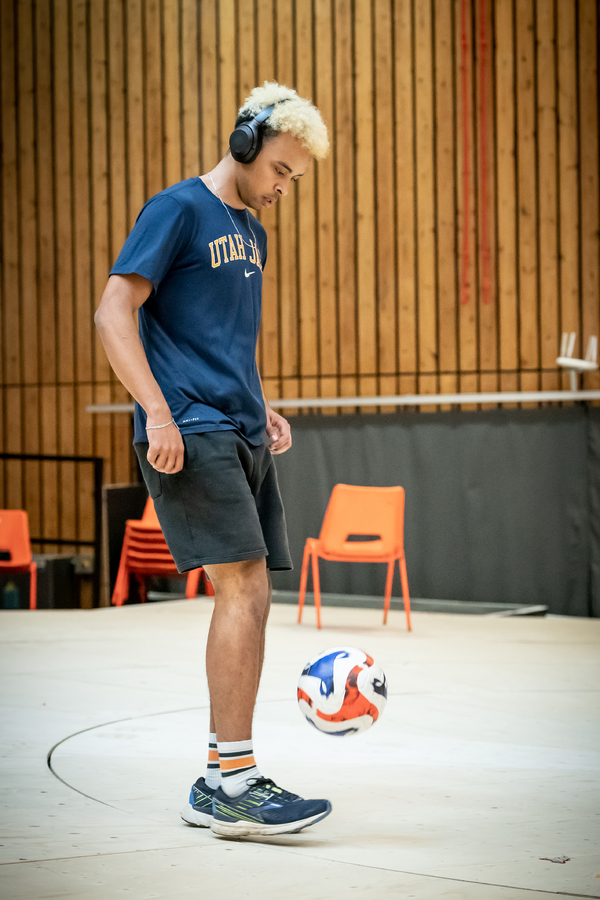 Photos: Full Cast Set for Joseph Fiennes-Led DEAR ENGLAND; Get a First Look Inside Rehearsals Image