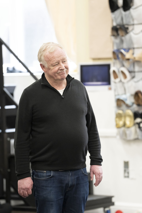 Photos: See Ruthie Henshall, Les Dennis & More in Rehearsals for 42 STREET Image
