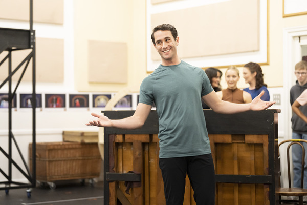 Photos: See Ruthie Henshall, Les Dennis & More in Rehearsals for 42 STREET Image