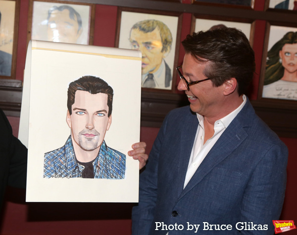 Photos: GOODNIGHT, OSCAR Star Sean Hayes Honored With Sardi's Portrait Image