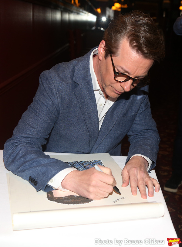 Photos: GOODNIGHT, OSCAR Star Sean Hayes Honored With Sardi's Portrait Image
