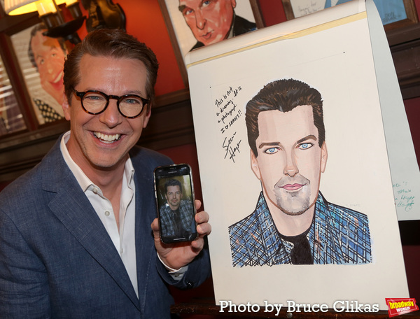 Photos: GOODNIGHT, OSCAR Star Sean Hayes Honored With Sardi's Portrait Image