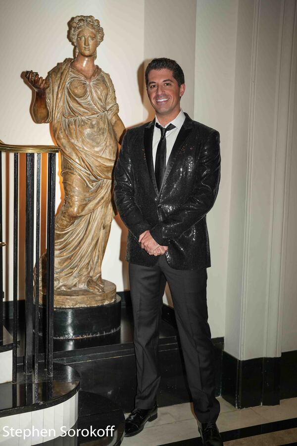 Photos: Anthony Nunziata Makes Cafe Carlyle Debut Image