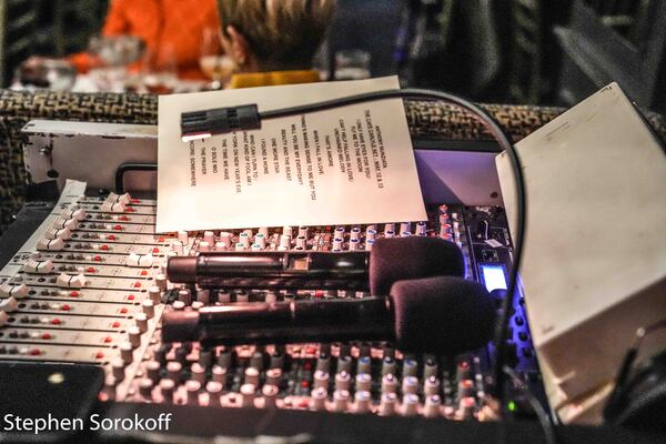 Photos: Anthony Nunziata Makes Cafe Carlyle Debut Image