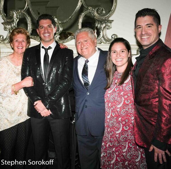 Photos: Anthony Nunziata Makes Cafe Carlyle Debut Image