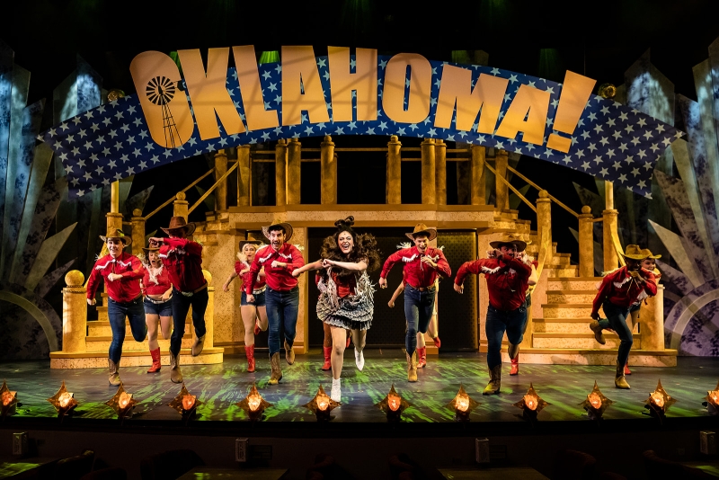 Review: DIRTY ROTTEN SCOUNDRELS at Arizona Broadway Theatre Image