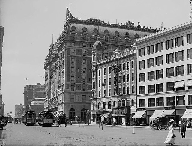 What Is the History of Shubert Alley? Image