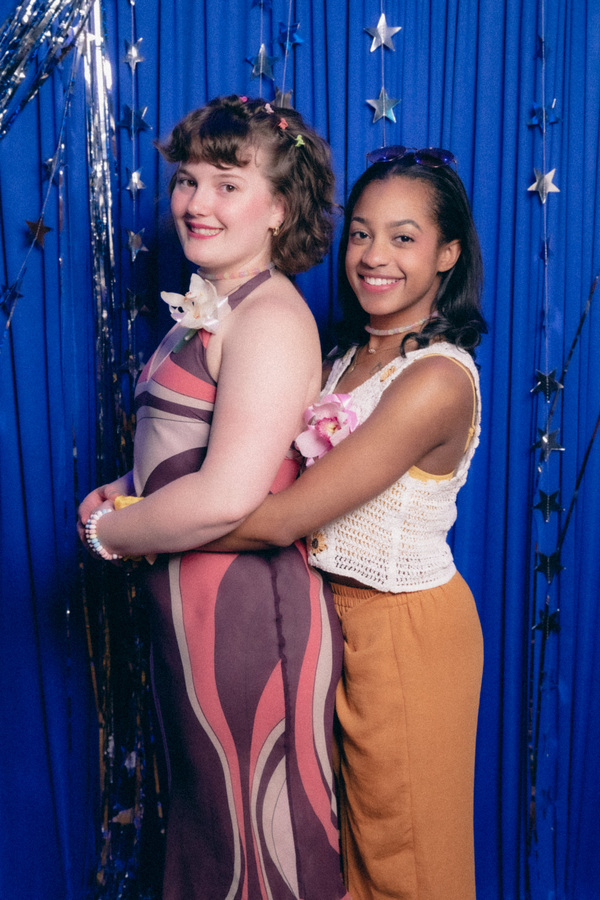 Photos: KIMBERLY AKIMBO Company Poses at 1999 New Jersey Prom Party Image
