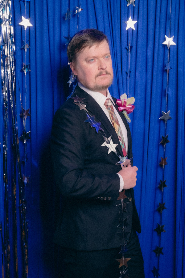 Photos: KIMBERLY AKIMBO Company Poses at 1999 New Jersey Prom Party Image