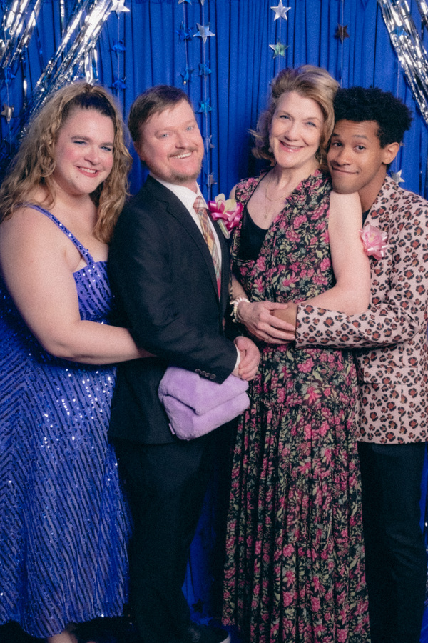 Photos: KIMBERLY AKIMBO Company Poses at 1999 New Jersey Prom Party Image