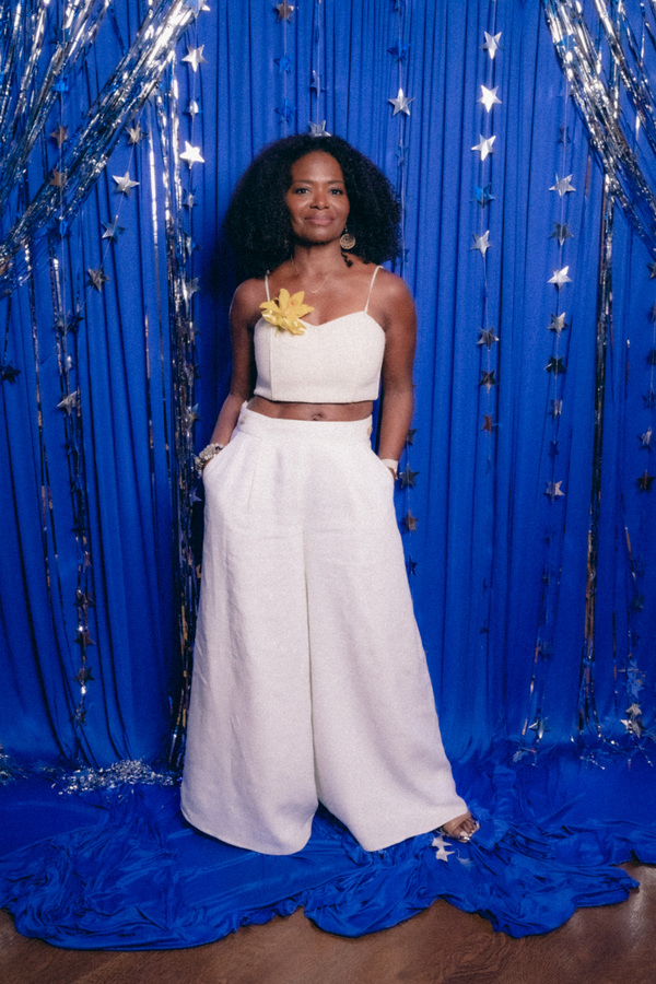 Photos: KIMBERLY AKIMBO Company Poses at 1999 New Jersey Prom Party Image