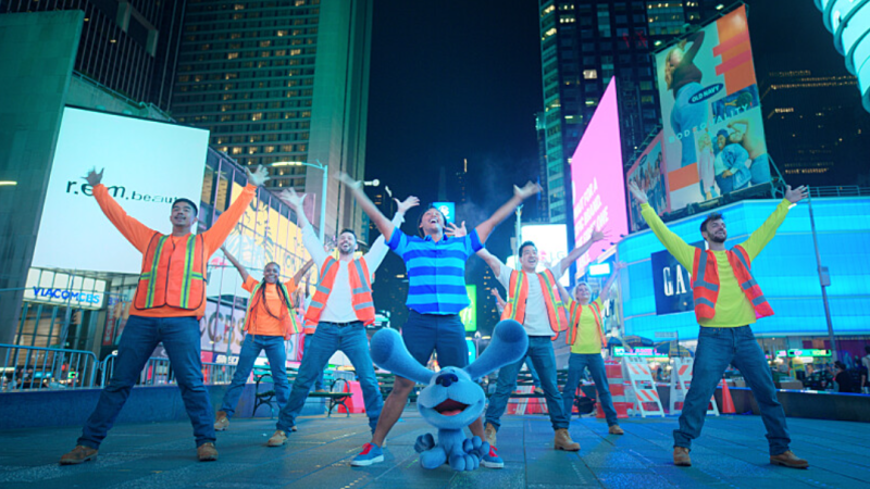 Nickelodeon's Beloved Blue's Clues Hosts Reunite This Weekend Image