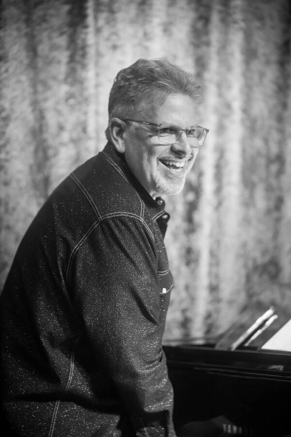 Photos: May 30th THE LINEUP WITH SUSIE MOSHER In Matt Baker's Artistic Style Image