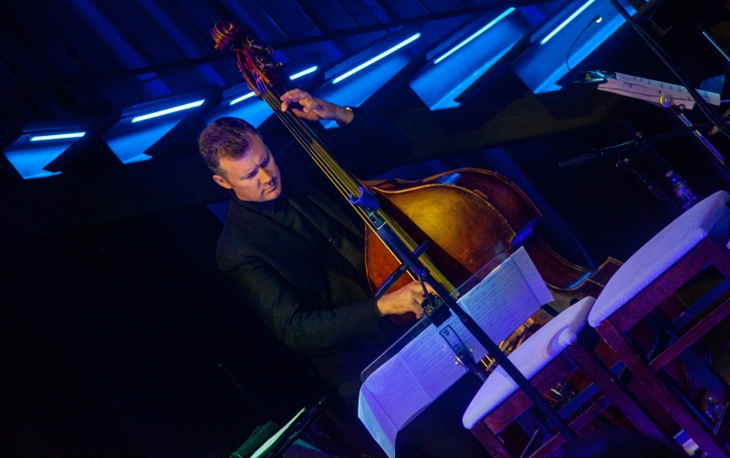 Review: No Blue Patrons At Chelsea Table + Stage After Nicolas King's SHAKING THE BLUES AWAY Image