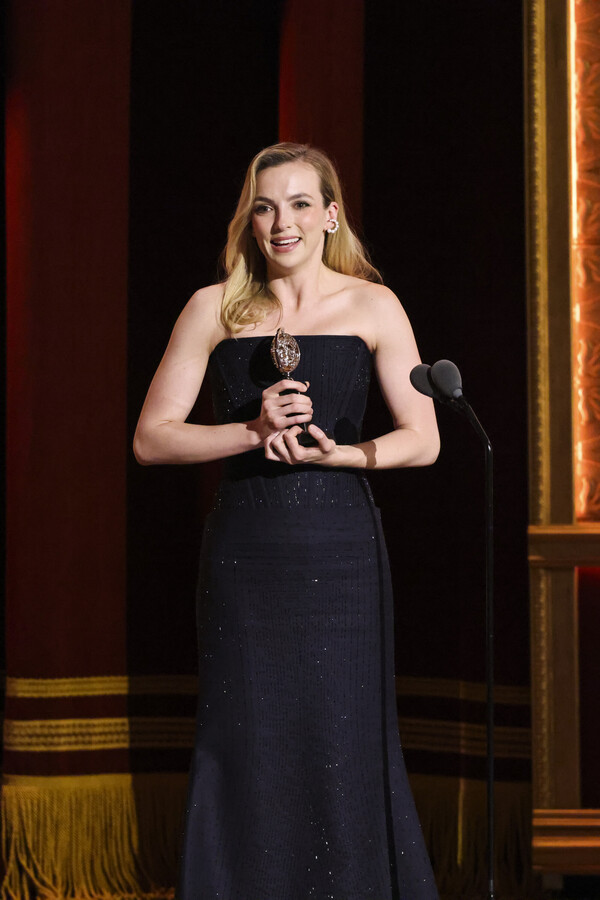 Photos: Go Inside the Tony Awards With Ariana DeBose, Alex Newell & More Image