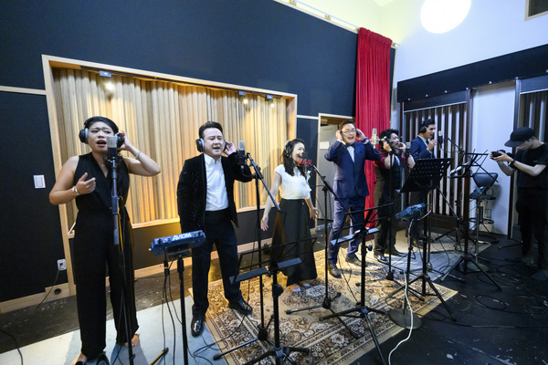 Photos: First Look at the Original Taiwan Company of NEXT TO NORMAL Image