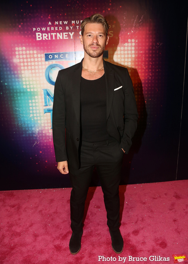Photos: Stars Walk the Pink Carpet at ONCE UPON A ONE MORE TIME Opening Night! Image