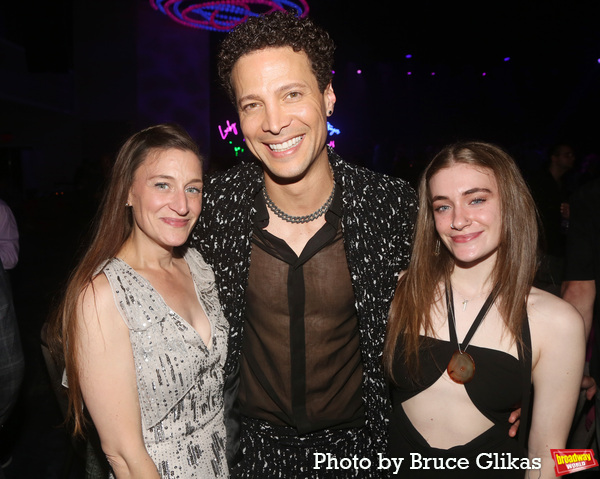 Photos: Stars Walk the Pink Carpet at ONCE UPON A ONE MORE TIME Opening Night! Image