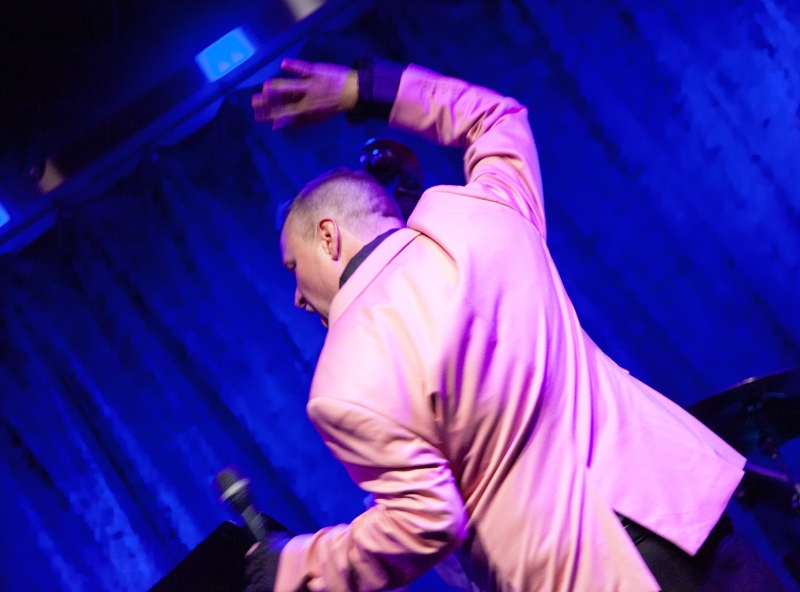 Review: Robbie Rozelle Returns To Birdland Theater With BRING ME GIANTS Image