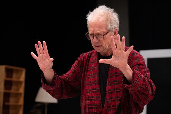 Photos: In Rehearsal For NO MAN'S LAND At Steppenwolf Theatre Company Image