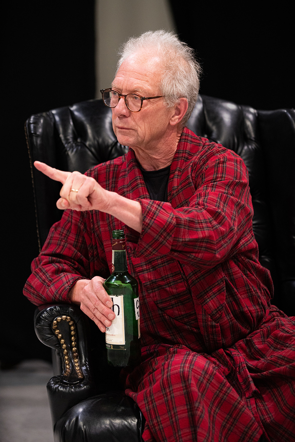 Photos: In Rehearsal For NO MAN'S LAND At Steppenwolf Theatre Company Image