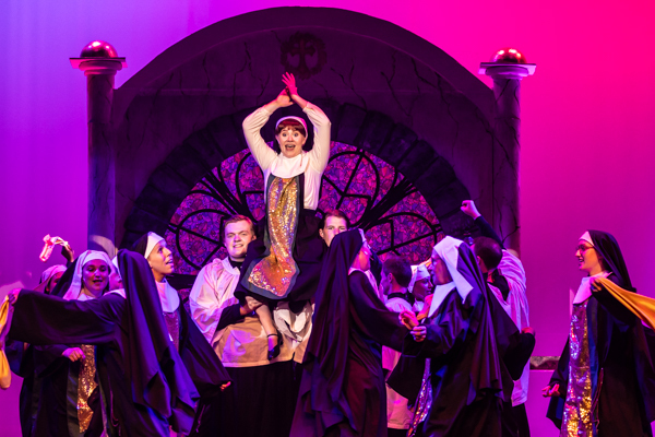 Photos: First Look at MTVarts' SISTER ACT Image