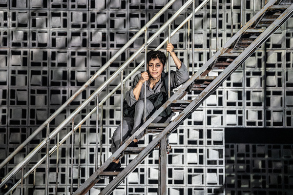Photos: First Look at Non-Replica MISS SAIGON with the First Female Engineer Image