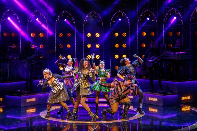 Review: SIX at The Paramount Theatre Image