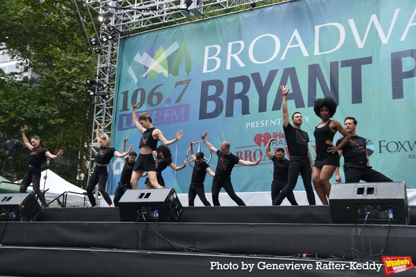 Kimberly Marable and members of the Cast of Chicago that includes-Mary Claire King, M Photo