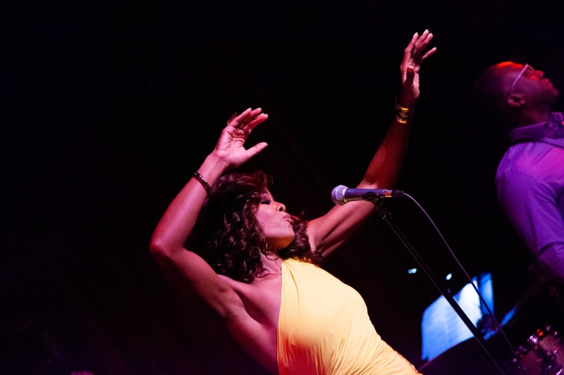 Review: NICOLE HENRY Packs The House For Birdland Debut Image