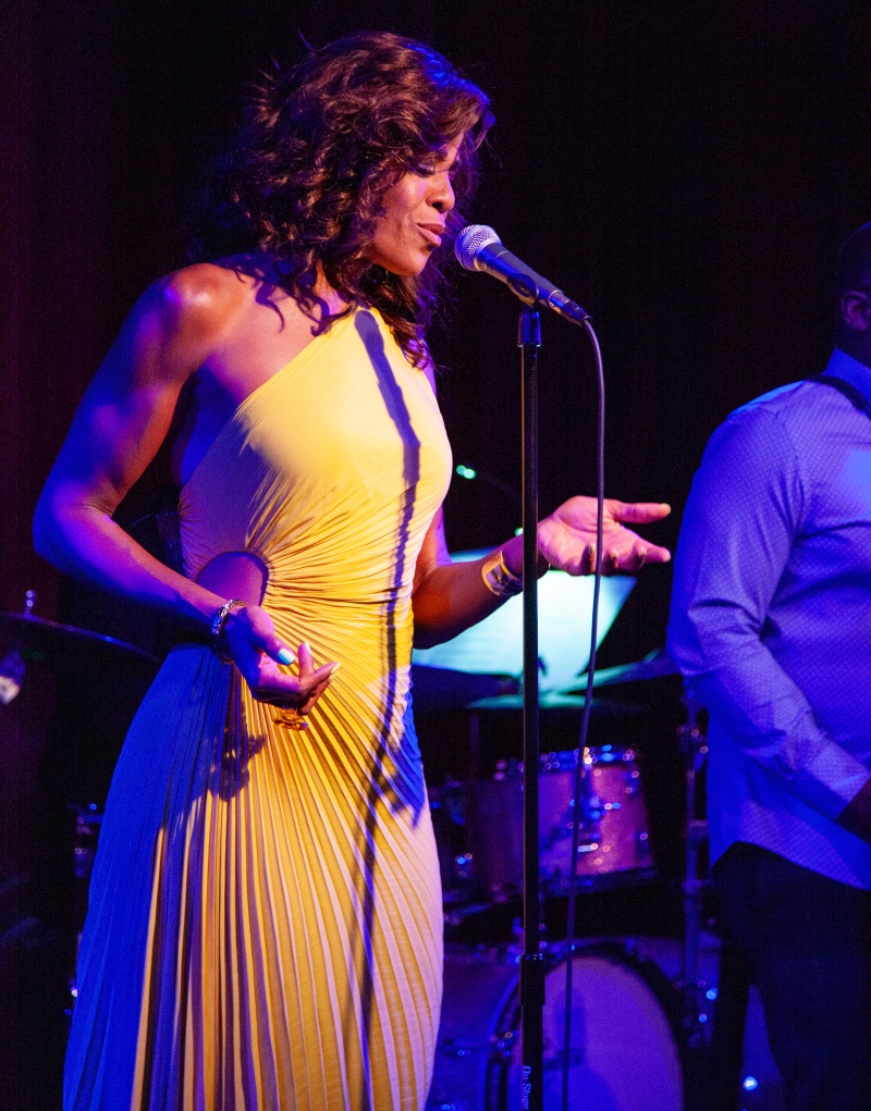 Review: NICOLE HENRY Packs The House For Birdland Debut Image