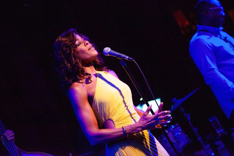 Review: NICOLE HENRY Packs The House For Birdland Debut Image