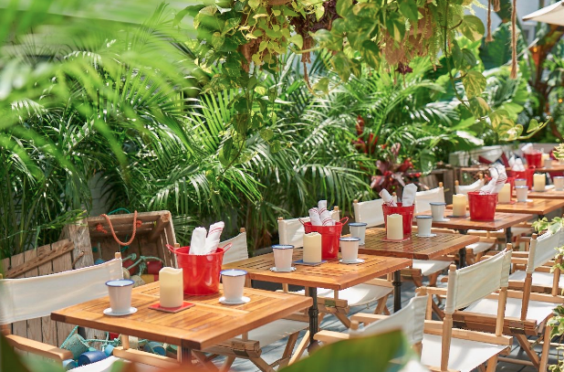Review: GILLIGAN'S in SoHo-The Beachy Bar and Restaurant Delights Image