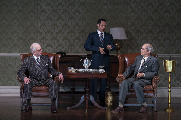 Photos: First Look at NO MAN'S LAND at Steppenwolf Theatre Image