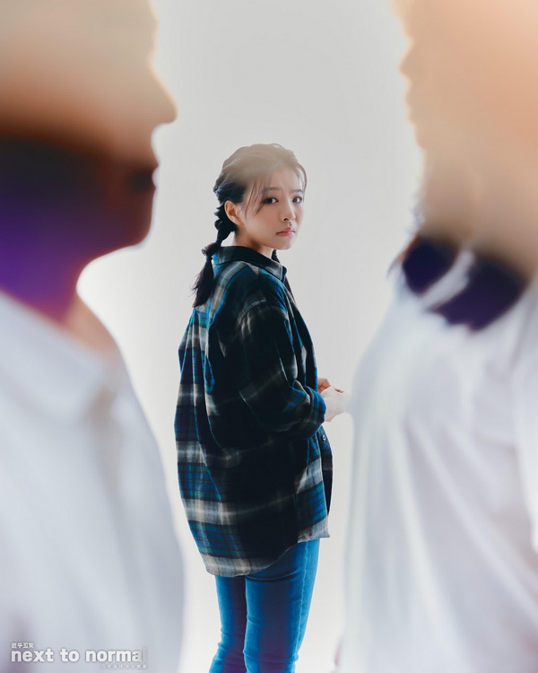Photos: First Look at the Taiwan Cast of NEXT TO NORMAL In Costume Image