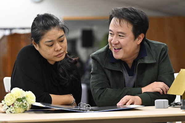 Photos: In Rehearsal For NEXT TO NORMAL in Taiwan 