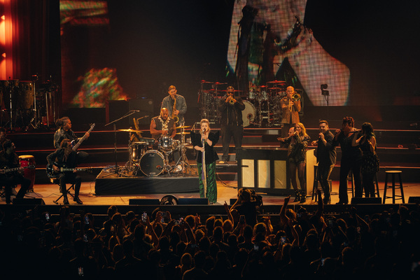 Photos: See a First Look at Kelly Clarkson's Las Vegas Residency Image