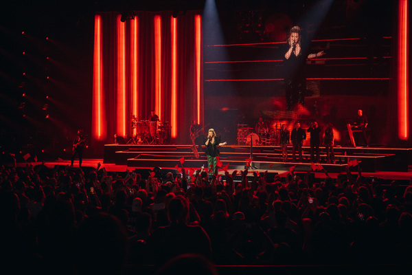 Photos: See a First Look at Kelly Clarkson's Las Vegas Residency Image
