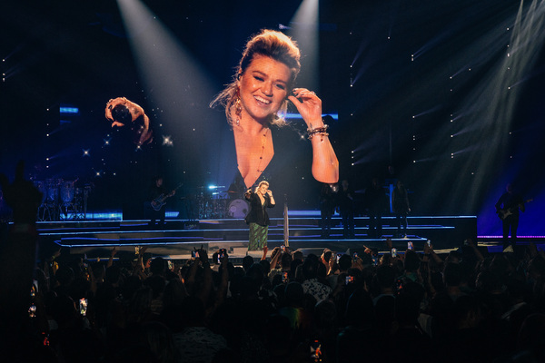 Photos: See a First Look at Kelly Clarkson's Las Vegas Residency Image