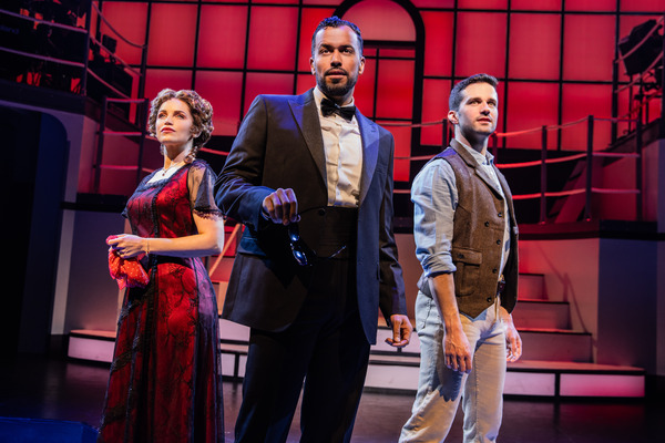Photos: First Look at Jackie Burns as Céline Dion in TITANIQUE Image