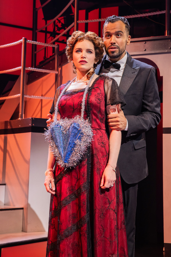 Photos: First Look at Jackie Burns as Céline Dion in TITANIQUE Image
