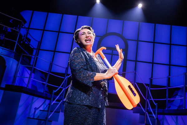 Photos: First Look at Jackie Burns as Céline Dion in TITANIQUE Image