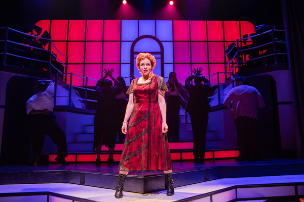 Photos: First Look at Jackie Burns as Céline Dion in TITANIQUE Image