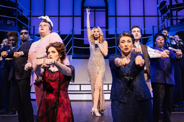 Photos: First Look at Jackie Burns as Céline Dion in TITANIQUE Image