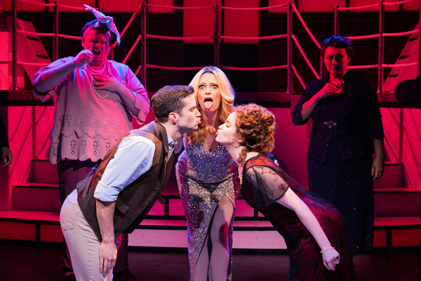 Photos: First Look at Jackie Burns as Céline Dion in TITANIQUE Image