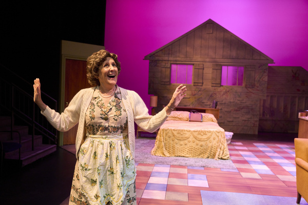 Photos: ERMA BOMBECK: AT WIT'S END At Cleveland Play House Image