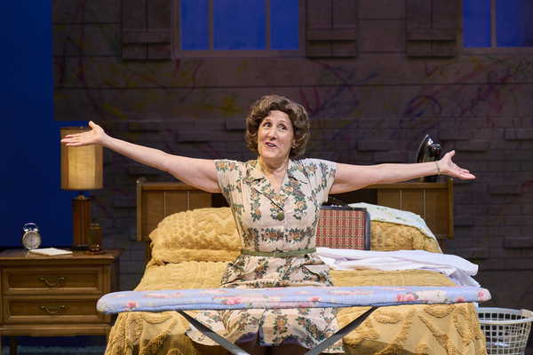 Photos: ERMA BOMBECK: AT WIT'S END At Cleveland Play House Image