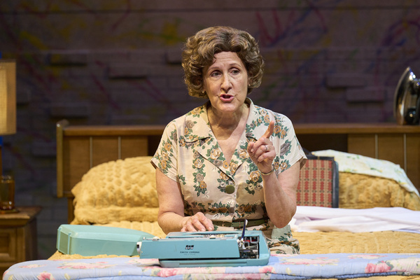 Photos: ERMA BOMBECK: AT WIT'S END At Cleveland Play House Image