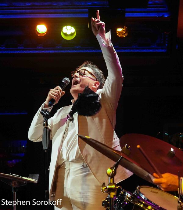 Photos: Isaac Mizrahi Performs at 54 Below Image