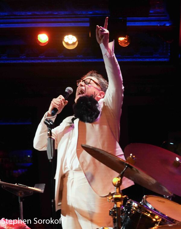 Photos: Isaac Mizrahi Performs at 54 Below Image